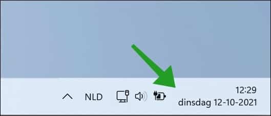 day of the week in taskbar in windows 11